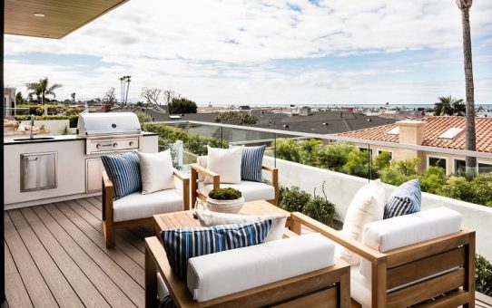Take a Tour of this Fashionable Newly Constructed Seaside Dwelling in Corona Del Mar